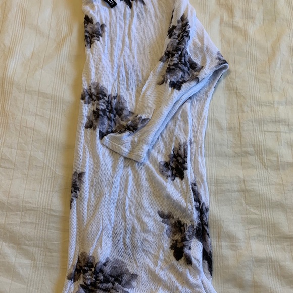 Cute Quarter Length Tee - Picture 2 of 3